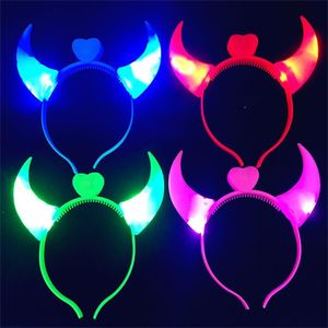 Cadılar Bayramı Led Komik Glow Şeytan Korna Işık Head Band saç çemberleri yanıp sönen boynuz çocuklar yetişkinler cadılar bayramı Noel parti dekor