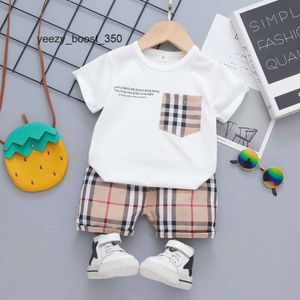 BUTBERRYS BURBRERIEDS Baby Boys Girls Clothing Set Plaid Toddler Spädbarn Sommarkläder Barnutrustning Kort ärm Casual T -skjorta Shorts