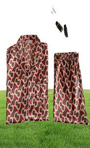 全体の夏のブランドデザイナーレタープリントアイスシルクパジャマホームテキスタイルファッションカジュアル女性半袖ロングパンツスリープウェア2449404