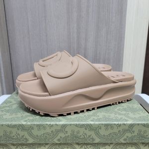 Designer Sandalo Slipper Internet Celebrity scoppiare Teli piatti a colore solido I usura esterna addensati per calpestare la cacca sentendo aumentata 5 cm pantofole per torta