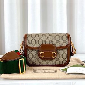 Kvinna Luxury Handbag Designer Bag Trendy Borsa med unik pläterad silverband axelväska Pin Buckle Flap Cover Tikotk Hip Hop Punk Style 16.5cm 899