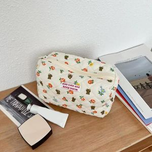 Storage Bags Cosmetic Bag Design Space-saving Portable Bear Flower Print Toiletry Pouch Travel Handbag Daily Use Cartoon Large Capac