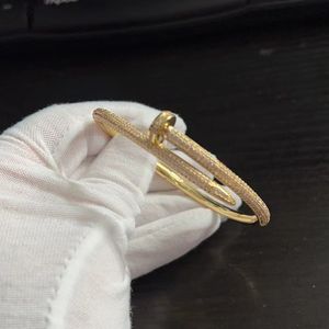 Designer Nagel Bangle Frauen Männer Voll Diamant 18K Gold plattiert Titan Edelstahl Luxusarmband Schmuck für Liebhaber Geschenk 17 und 19