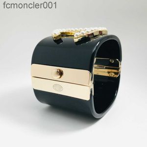 Ch Designer Bangle for Woman Womens Wrist Suitable 16 17 18 Cm Bangles Bracelet Luxury Brand Official Replica Premium Gift Spring Buckle 007 4LYA