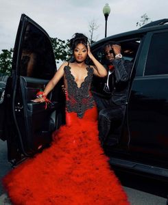 Svart röd lyx lång kväll formella festklänningar för svart tjej gillter diamant ruffles tåg prom födelsedag gala klänning