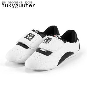 Sneakers Childrens Taekwondo buty męskie oddychające dziećty sztuki walki karate kung fu buty na siłownię i sztuk walki siłownia Q240412