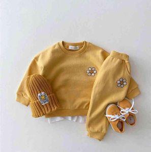 Infant Clothing for Baby Girls Clothes Sets Autumn Winter Newborn Baby Boys Floral Sweatshirt Pants pcs Baby Designer Clothes Y2205100140