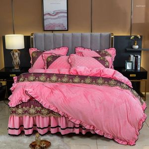 寝具セットベッド厚いヨーロッパスタイルのセット冬のクリスタルベルベットレースキルト刺繍暖かいコララインベッドシート