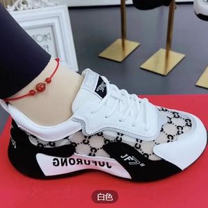 2024 Kvinnors sneakers Summer Breattable Casual Platform Sportskor Fashion Luxury Female Vulcanize Shoes