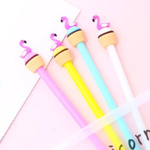 Kalemler 36pcs serin flamingo kalemler kawaii jel kalem yazıyor mavi mürekkep şirin istasyonlu komik rollerball tükenme okulu geri okul şeyler şey