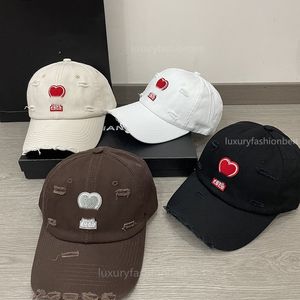 Amis Cap Mens Designer Hat Canvas Tide Man Baseball Cap Designer Damenkappen Fedora Buchstaben Blau Casquette Red Heart Mütze Vintage Ripped Cowboy Hut Unisex