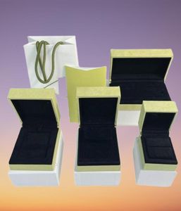 Luxury Clover Fashion Designer Jewelry Boxes Sweet Charm -armband för flickor Kvinnor Märke Armband Halsbandörhängen Rings Gif3997899