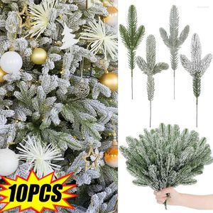 Dekorative Blumen 10/5pcs Weihnacht Schneekiefern Zweige künstliche Nadeln DIY FAKE PLANTS WREATMENTE URAMENTEN FESTIVAL Farty Home Desktop