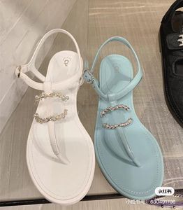 Designer francês Mulheres chinelas de clipe sandálias planas verão T amarrado Sapatos de mulher praia Casual Mulher Luxo Flip Fashi3594969