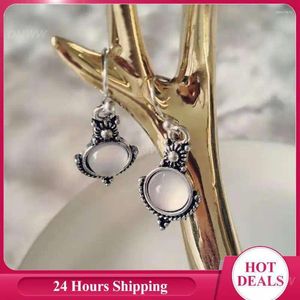 Dingle örhängen färgglad temperament vackert öronkrok dekorera miss enkel liten månsten hälsa skönhet thailändskt silver delikat bärbar