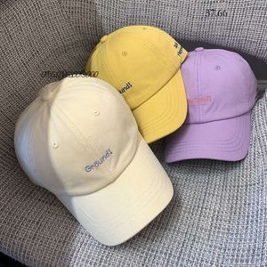 Balde Hat Hat Tongue Coreana Edição Simplificada Personagens Bordados Feminina Sunshade Sunshade Versátil Estudante de beisebol Trendência de Hat Hat Soft