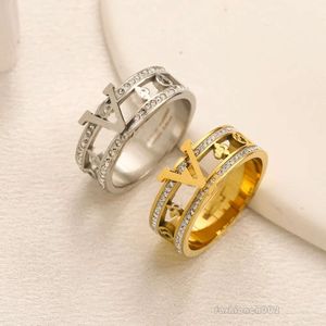 Designer Branded Letter Band Rings Women Gold Sier Plated Crystal Stainless Steel Love Wedding Jewelry Supplies Fine Carving Finger Ring 3 Style