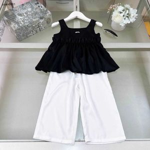 人気のベビートラックスーツガールサマースーツキッズデザイナー服サイズ100-140 cmサスペンドトップとソリッドエラスティックウエストパンツ24april