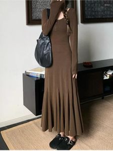 Sıradan elbiseler uzun kadınlar fahsion fishtail elbise siyah zarif tasarımcı kadın fırfır vestidos düz renk vestido