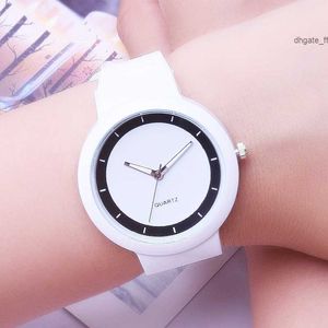 Beyaz Saatler Kadın Moda Silikon Band Analog Kuvars Bilek Saati Kadın Saatler Kuvars Bilek Swatches Relogio Feminino Reloj