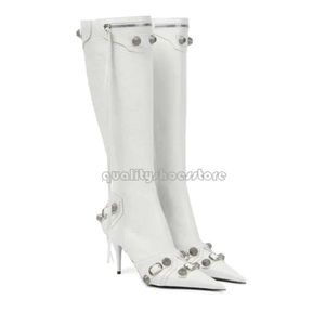 Kvinna Cagole Boots Kardashian Lambskin Leather Knee-High Boots Stud Buckle Empelled Side Zip Shoes Point Toe Stiletto Heel Tall Luxury Designers Shoe 817