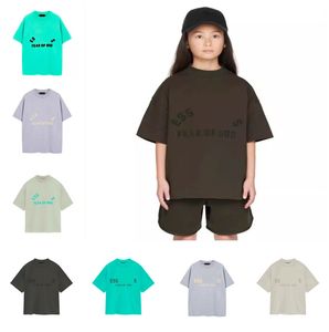 最新のキッズデザイナー服セットサマーベビーガールズボーイズTシャツと短い2pcsセットクラシックレターサーモプリント2スティール4colors利用可能
