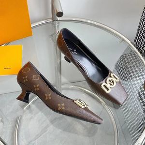 Kahverengi çiçek yüksek topuk ayakkabı düğün ayakkabıları elbise 2024 yeni sandale kadın hediye deri bayan seksi parça terlik lüks tasarımcı topuklar sandaller güneşli yaz mans loafer kız