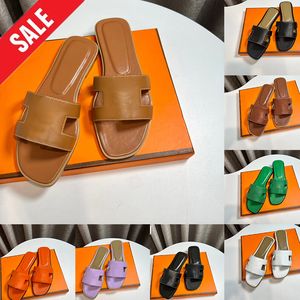 Pomarańczowe sandały designerskie, 2024 Modne letnie kapcie, skórzane sandale o niskim płaskim obcasie, sukienki damskie Slipper, luksusowe buty sandałowe plażowe, rozmiar 35-42 Kobiet Claquette