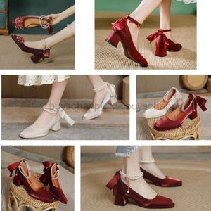 Designer skor kvinnor läder slingbacks med spännen lyxiga pumpar spetsiga tår stilett klack party klänning skor ankel rem burgundy höga klackar