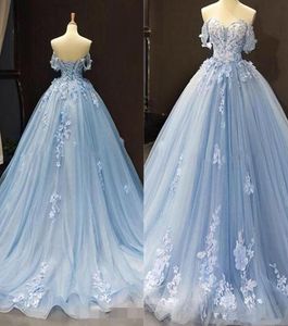 Sky Blue Quinceanera 드레스 어깨 레이스 아플리크 2020 스위프 트레인 커스텀 스위트 코르셋 백인 16 생일 파티 공 4120077