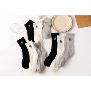 Socks Hosiery Koreanische Version von modisch vielseitigem, kurzer, mittlerer, hoher Röhre mit den Looped Sports Socken für Frauen, Instagram, NY Student