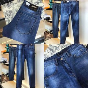 Jeans Vers Designer Men calças casuais calças de jeans bordadas clássicas de jeans mais tamanhos de moda de jeans 29-42 s