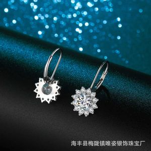 Sterling Sier S925 EAR Hook 클래식 기질 Suower Mossan Earrings Femane One Carat Mossan Stone Earrings Female