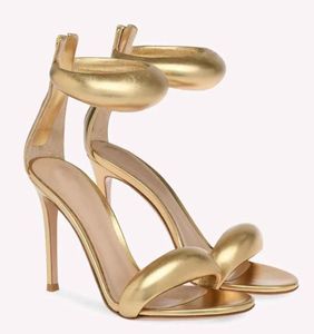 أحذية Gianvitos الفاخرة Bijoux Sandals Women Rossis محاذاة الأشرطة العارية الذهب الأسود الجلود السوداء عالية الكعب السوستة المحفوفة