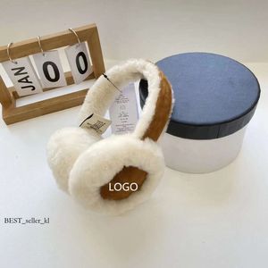 Uggg Ear Muff Sheepskin Designer Earmuffs metalowa klamra Wszechstronna okładka ucha Winter Fashion Ear Oczepisko dla kobiet i mężczyzn z logo 321 Uggliss Slipper Ear Muff