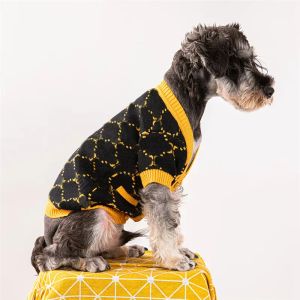 Nya designers varumärke hundkläder full bokstäver passar pet cardigan tröjor hund klassisk vinter varm husdjur lyxiga kappa hundar kappa tröja franska bulldog chihuahua schnauzer