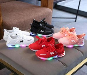 Boyut 2130 Bebek Yanıp Sönen Işıklar Spor Ayakkabı Toddler Little Kid LED Spor ayakkabılar Aydınlık Ayakkabı Kızlar Kızlar Spor Koşu Ayakkabıları LJ4243634119503