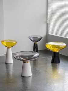 豪華な円形のコーヒーテーブル家具クリエイティブイエローガラスリビングルームソファコーナーテーブル北欧大理石のレジャーティーテーブル