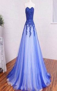 Riktigt prov Royal Blue Prom klänningar Två ton elfenben tyll en linje älskling halsringning billiga spetsar applikationer ärmlös i full längd EV9050357