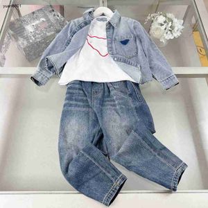 Ruos populares de traje de bebê verão três peças conjunto de roupas de grife de designer de 100-160 cm de camiseta redonda de camiseta jeans e jeans 24April