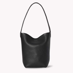 O designer de bolsa de marca vende bolsas femininas a 65% de desconto Row nova moda de couro que comutora grande capacidade de bolsa de ombro de água balde feminino