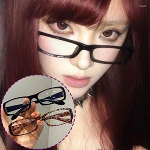 Солнцезащитные очки 2024 Kroean Harajuku Square Glasses Рамочные женщины без макияжа мода Анти-голубые мужчины контрастируют с милыми декоративными