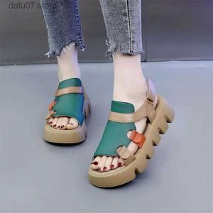 Sandaler Roman 2024 Spring/Summer New Pine Cake Sole Plat Heel Thick Shoes Womens Spring High Beauty H240412
