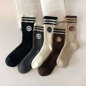 Socken Strumpfwinkel Herbst Winter Instagram -Stil weiße Bar gestapelt mit Gezeitenfärbemfarbe Baumwolle weibliche gestickte lächelnde Gesichtsmitte Röhrchen