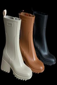 Luxurys tasarımcılar kadın yağmur botları İngiltere tarzı su geçirmez su geçirmez pvc su yağmurları ayakkabı fermuarlı vintage kare kafa ayakkabıları moda kn9761834