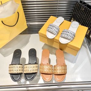 صندل العلامة التجارية Slippers Pool Beach Indoor Disual Shoes Slippers Clippers Leather Men and Women's Home Mule Sandals Summer Outdoor Sandals و Sandals