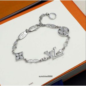 Klassiska designers armband kvinnor titanium stål diamant länk kedja charm armband mode gåva