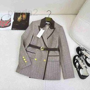 Abiti da donna blazer designer 24 all'inizio della primavera Nuovo cappotto a tappeto contrastante con allaccia in stile occidentale su un doppio petto a petto