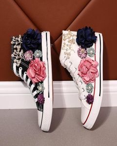 Sapatos de casamento rústicos Cristais feitos artesanais pérolas tênis de cena de noiva Sapatos planos de lona plimsoll Sapatos de tênis de dama de honra SI7773143