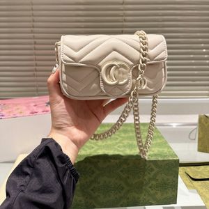 24SS Kobiet luksusowy designerka mini -łańcuchowa torebka damska luksusowa torebka torba obiadowa torba na ramię crossbody torba solidna makijaż portfela 16,5 cm